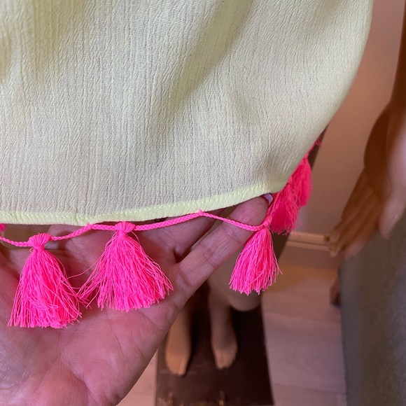 Lilly Pullitzer, V Neck Embroidered Tunic with hemline Tassels Sz XS - Picture 3 of 10